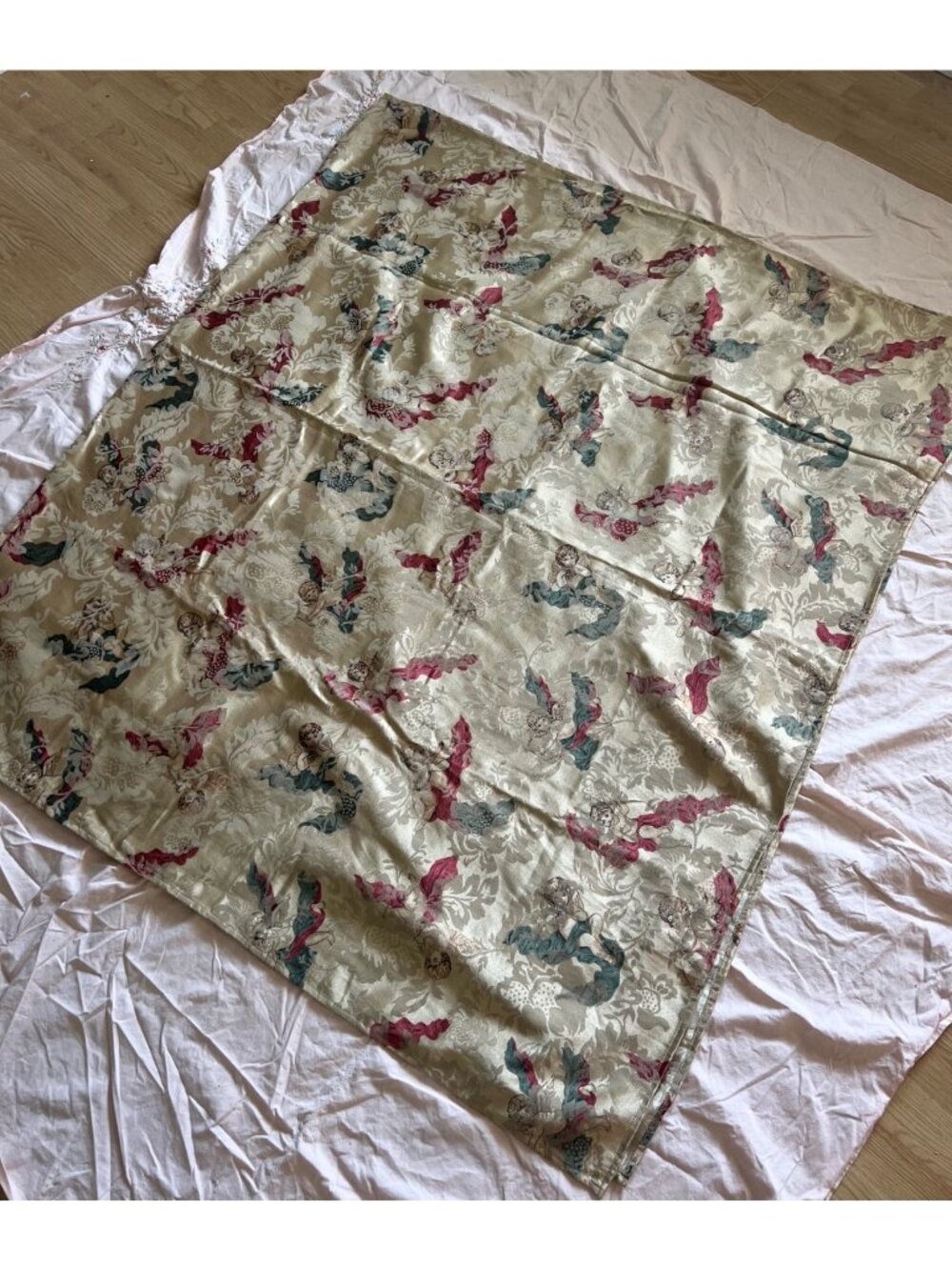 Vintage Cherub Pattern Jacquard Tablecloth Floral Design Gold Red Green 48”x110”